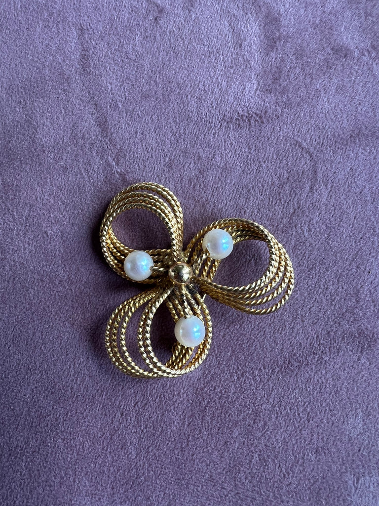 Gold pearl clover