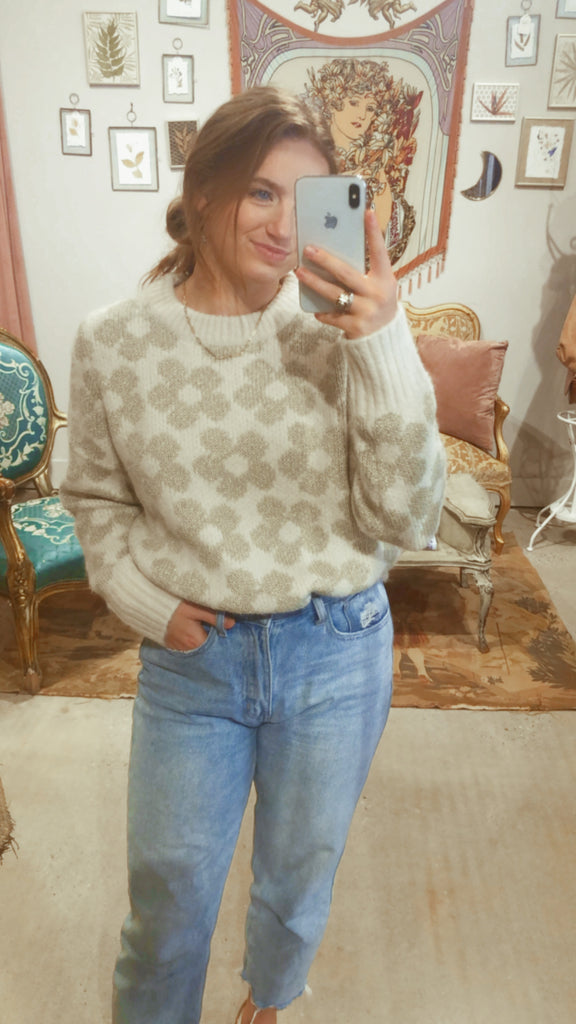 daisy girl pullover